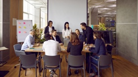 Management, leadership, sales, communication and change management training for teams and executives – tailored workshops and coaching programs.