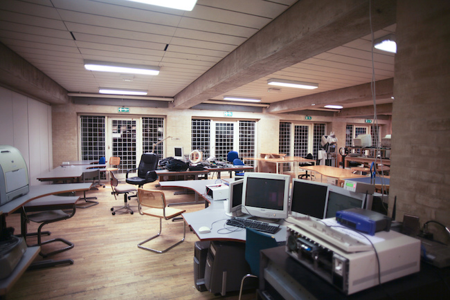 Open workspace hackerspace office design