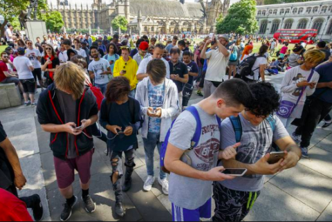 Crowds of Pokémon Go Players