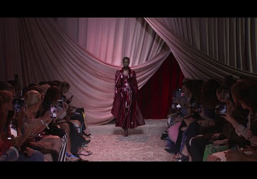 Broadcast Video Package Example: Paris Fashion Week (VR stream)