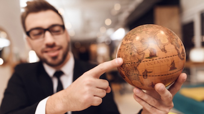 How to Decide Between In-House Software Development and Outsourcing